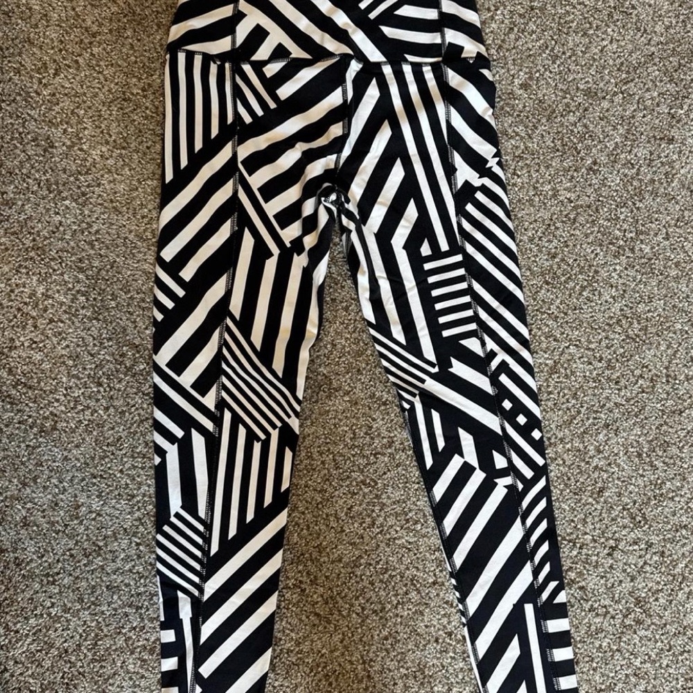 Victoria’s Secret Sport Stylish Black and White Geometric Women's Pants